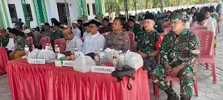 Foto suasana Konferensi MWC NU Giligenting ke-V bersama pengurus, tokoh masyarakat, dan Forkopimka Sumenep di halaman Kantor NU Giligenting