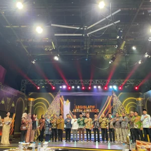 Nia Kurnia Fauzi Raih Legislatif Jatim Awards 2025, Dinobatkan Legislator Kabupaten Terbaik se-Jawa Timur