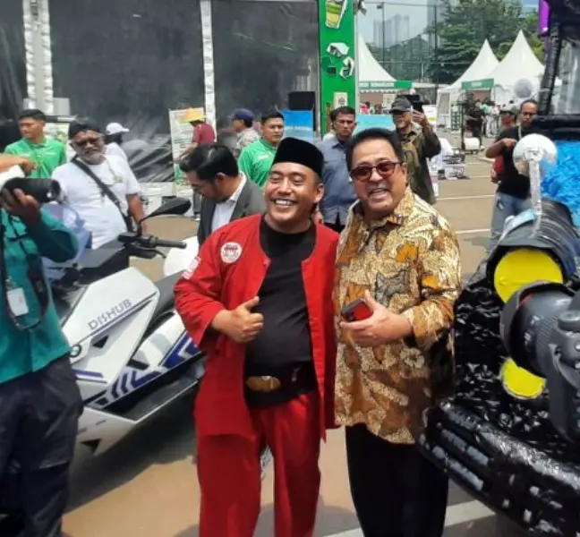 Opelet Si Doel dari botol plastik dipamerkan di Jakarta Eco Future Fest 2025 bersama Rano Karno