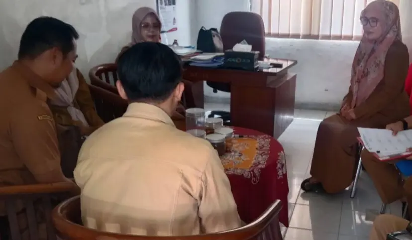 Pemkab Sumenep pantau pelaksanaan DBHCHT 2025 di DKP2KB dan Disnaker, fokus pada kesehatan masyarakat dan pelatihan tenaga kerja
