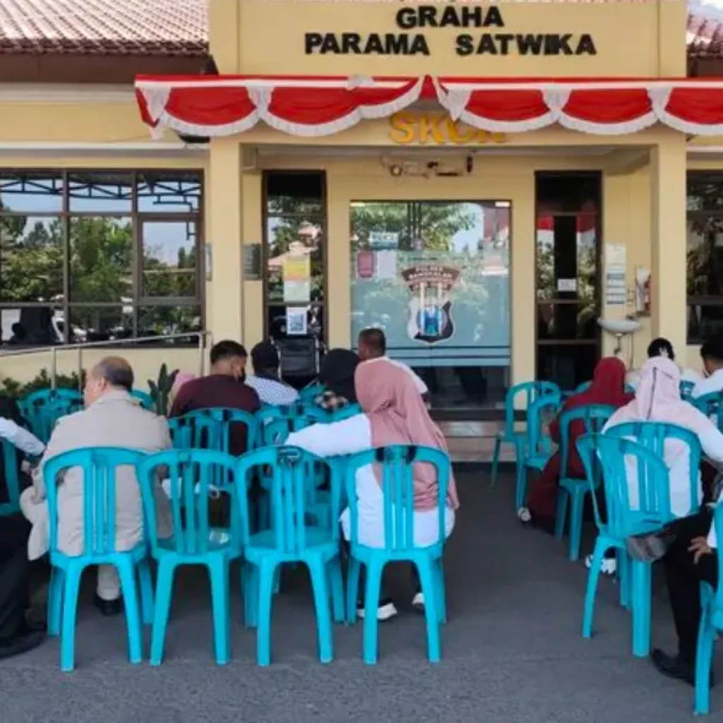 Antrean panjang pemohon SKCK di Polres Bangkalan jelang pengangkatan PPPK 2025
