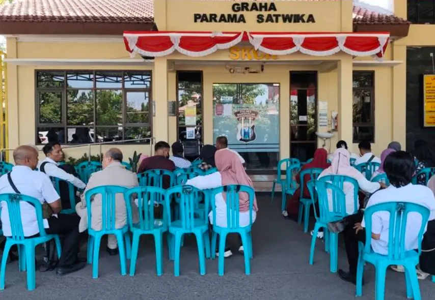Antrean panjang pemohon SKCK di Polres Bangkalan jelang pengangkatan PPPK 2025