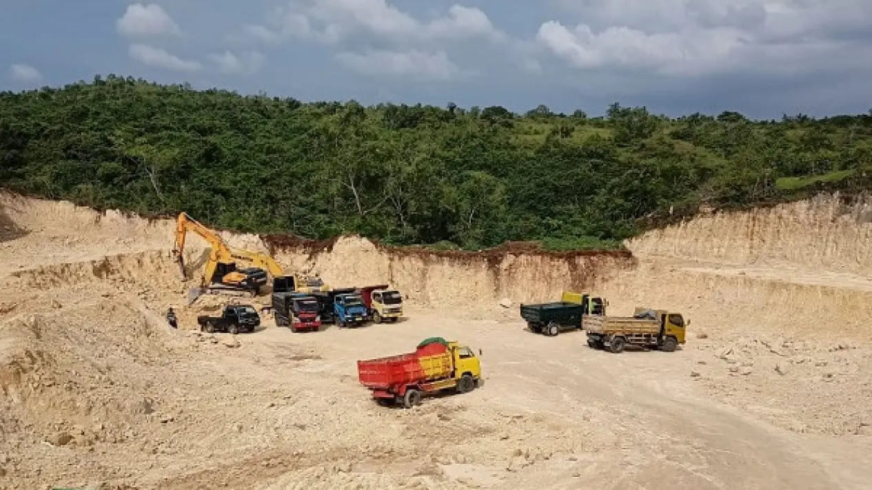 Ilustrasi sebuah truk tambang saat beroperasi di lapangan