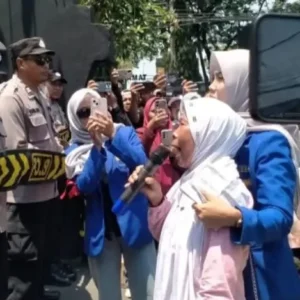Ratusan Warga Sampang Desak Polres Tuntaskan Kasus Kekerasan Seksual Anak