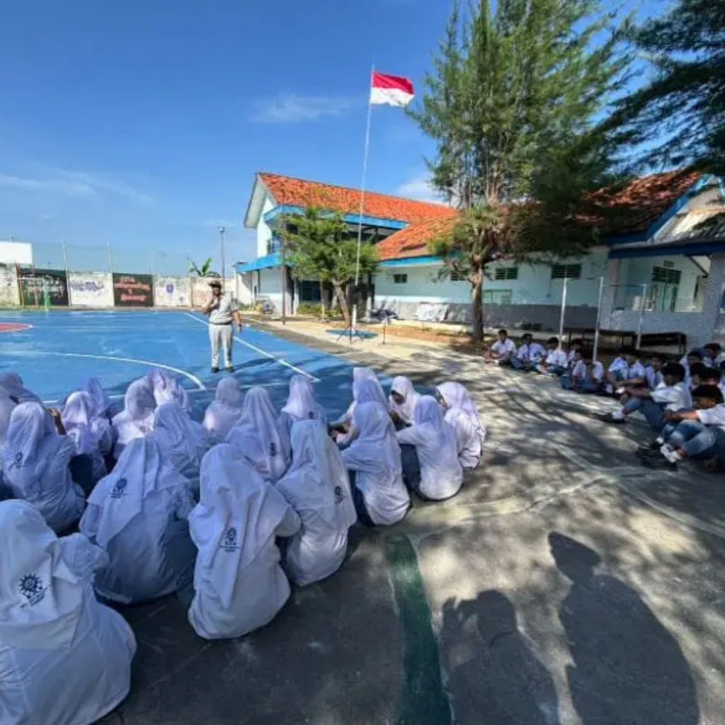 Siswa SMA Muhammadiyah Sumenep ikuti Police Goes to School Satlantas Polres Sumenep dan Jasa Raharja untuk belajar tertib lalu lintas