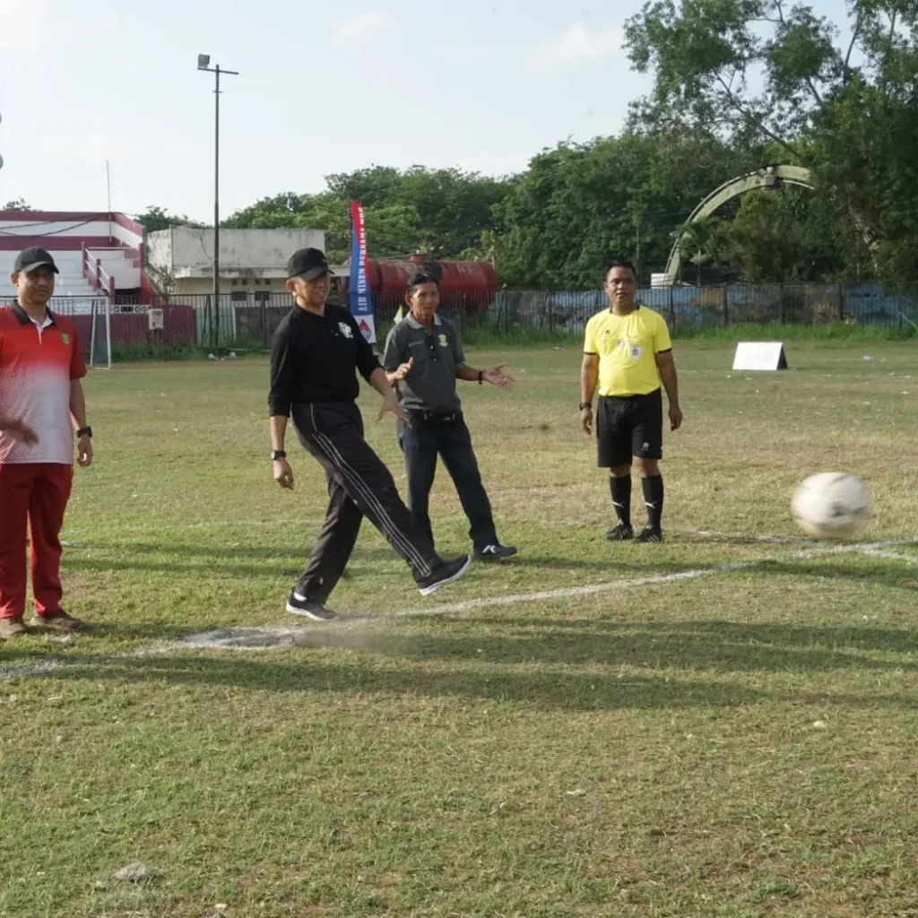 Pembukaan Turnamen Mini Soccer SD Sumenep oleh Plt Sekda R. Syahwan Effendi di GOR A. Yani Pangligur, 26 September 2025