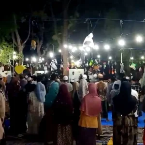 Warga Giligenting Gelar Maulid Nabi dan Syukuran Jalan Baru