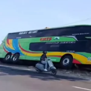 Bus Gunung Harta Terperosok di Camplong Sampang, Dua Penumpang Luka Ringan