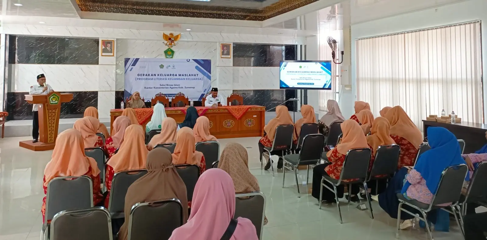 Abdul Wasid membuka Gerakan Keluarga Maslahat Kemenag Sumenep fokus literasi keuangan keluarga di Aula PLHUT