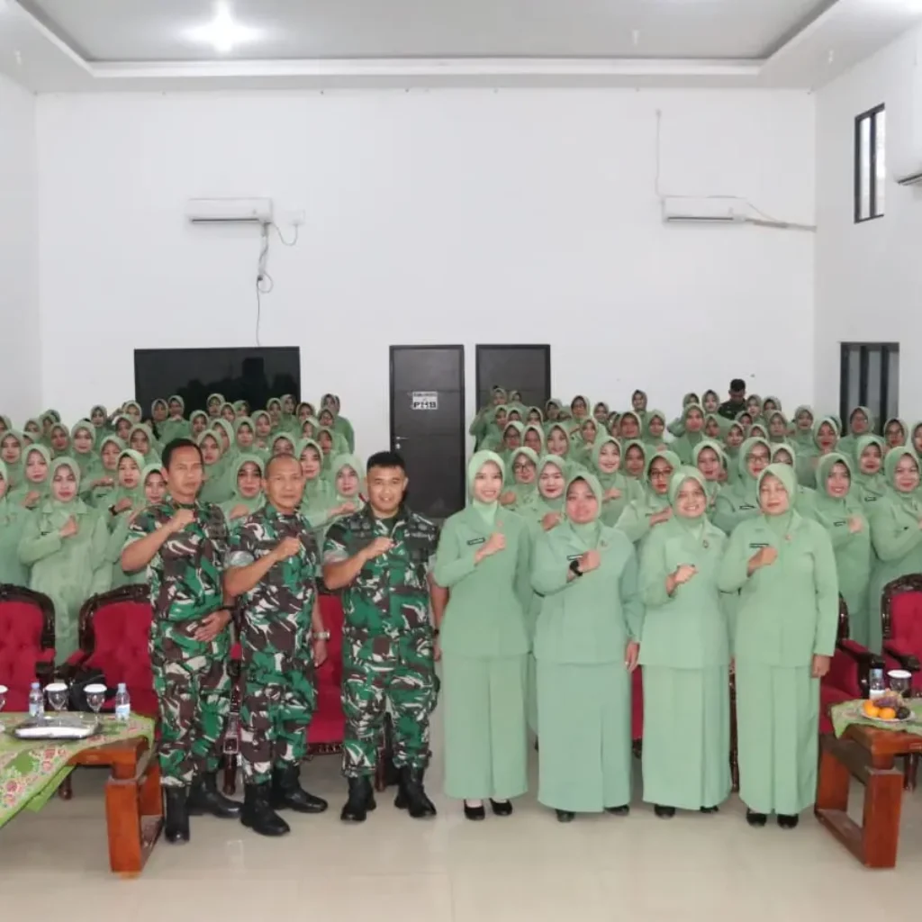 Pertemuan rutin Persit KCK Cabang XLVI Kodim 0827/Sumenep dipimpin Dandim Letkol Arm Bendi Wibisono dan Ketua Persit Tiara Bendi Wibisono di Aula Makodim