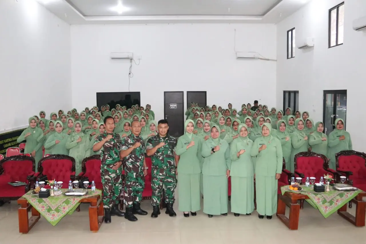 Pertemuan rutin Persit KCK Cabang XLVI Kodim 0827/Sumenep dipimpin Dandim Letkol Arm Bendi Wibisono dan Ketua Persit Tiara Bendi Wibisono di Aula Makodim
