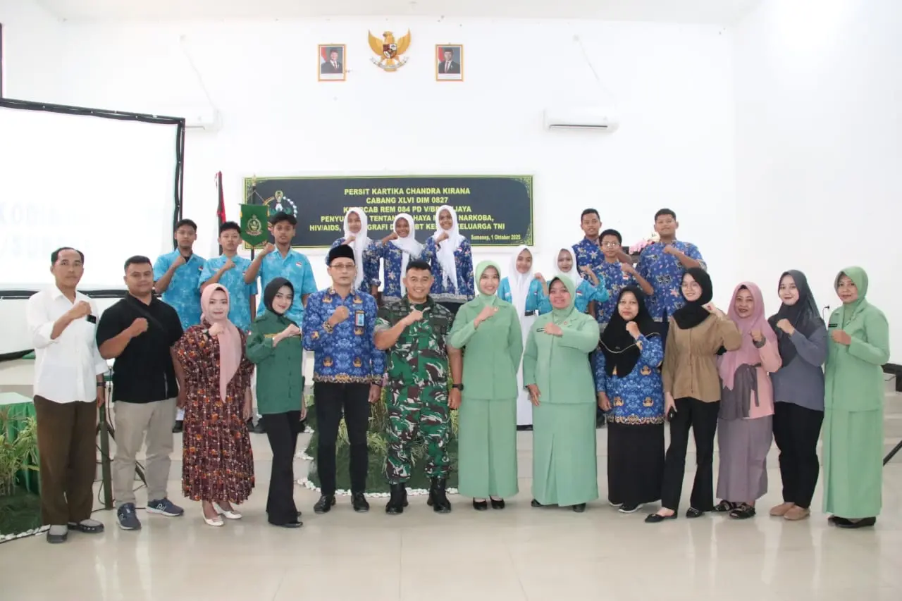 Penyuluhan bahaya narkoba, miras, HIV/AIDS, pornografi untuk Persit Kodim 0827 Sumenep bersama mahasiswa dan pelajar di Aula Makodim