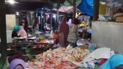 Pasar Tangsi, pusat ekonomi dan budaya di Desa Galis, Giligenting, Sumenep, dengan nuansa tradisional yang terus terjaga di tengah perkembangan zaman