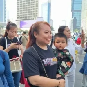 Warga Jakarta Antusias Rayakan HUT ke-80 TNI di Monas, Anak Kecil Pakai Seragam Loreng