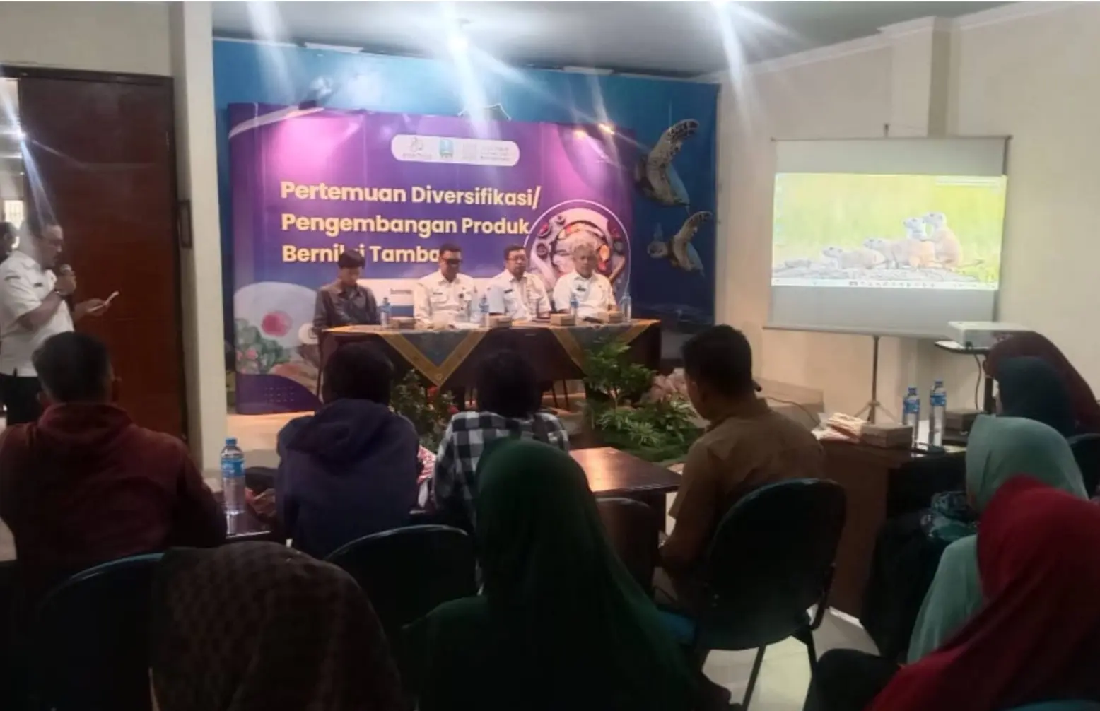 Anang Margono dari DKP Jawa Timur menghadiri Pertemuan Diversifikasi Produk Perikanan di Dinas Perikanan Sumenep bersama Universitas Brawijaya Malang