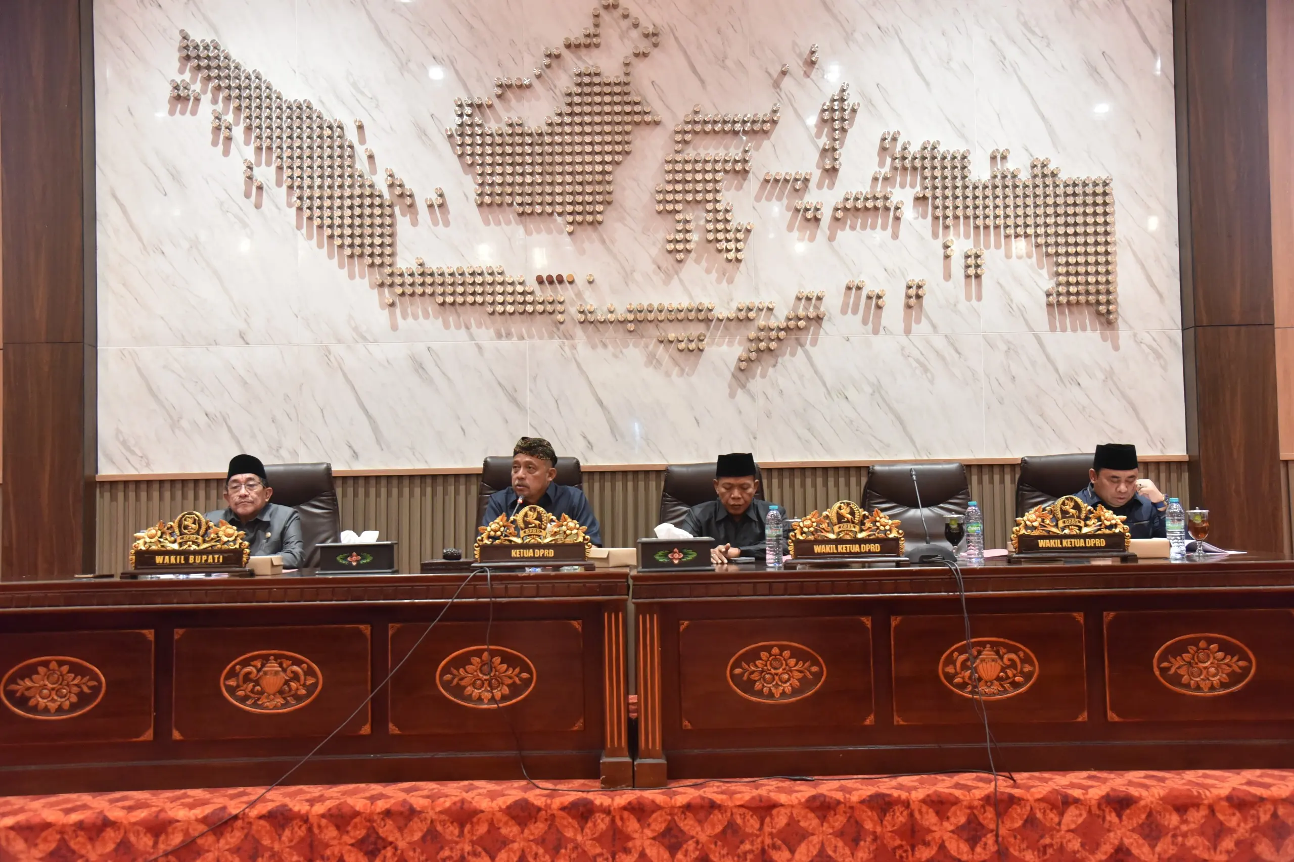 Rapat Paripurna DPRD Sumenep membahas laporan reses 2025 dengan penyampaian aspirasi masyarakat dari seluruh fraksi