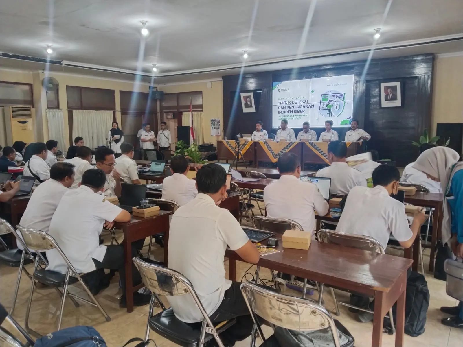 Peserta OPD mengikuti Bimtek Deteksi dan Penanganan Insiden Siber yang digelar Diskominfo Sumenep untuk memperkuat keamanan data pemerintah daerah