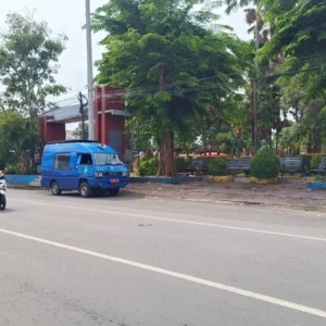 Diskominfo Sumenep Imbau Warga Tidak Buang Sampah ke Selokan Demi Cegah Banjir dan DBD