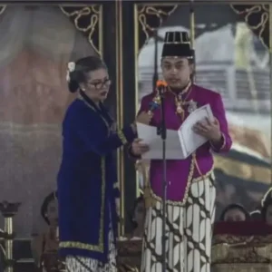 Gusti Purbaya Resmi Umumkan Penobatan SISKS Pakubowono XIV di Keraton Surakarta