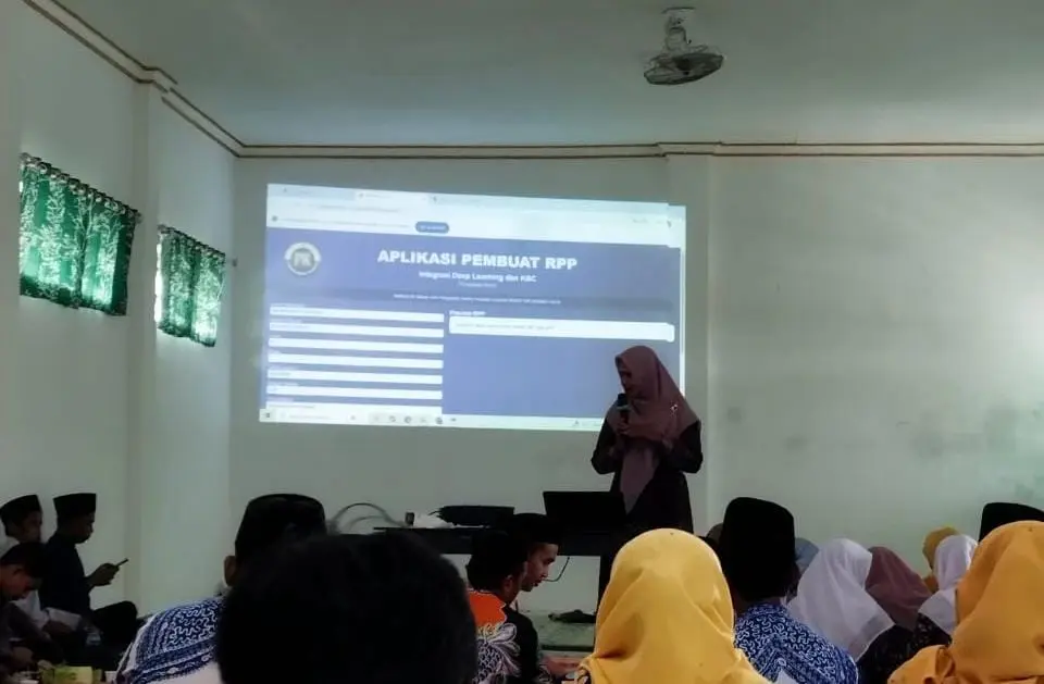 Pelatihan penyusunan RPP dan perangkat pembelajaran KKM MI Kecamatan Lenteng diikuti guru MI se-Kecamatan Lenteng di MI Tanwirul Hija