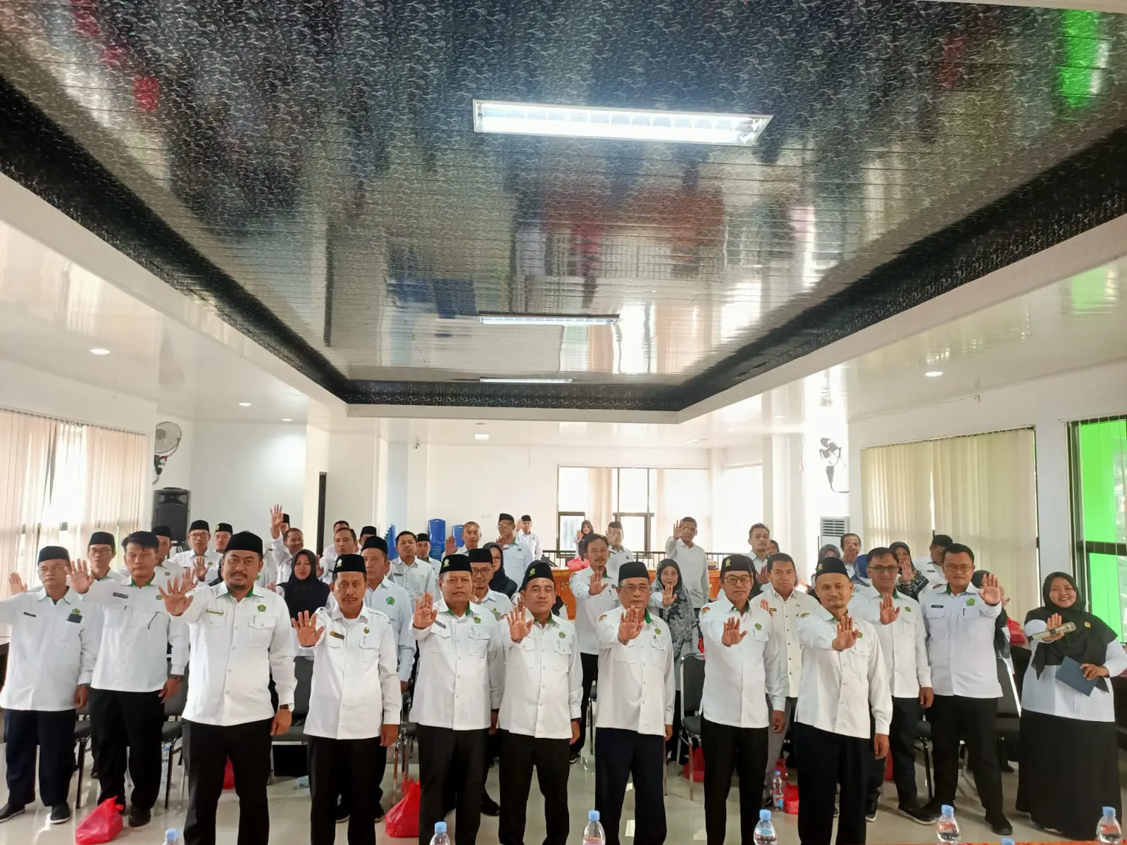 Kepala Kemenag Sumenep Abdul Wasid membuka kegiatan pengendalian intern pengelolaan perbendaharaan tahun anggaran 2025 di aula Kankemenag Sumenep