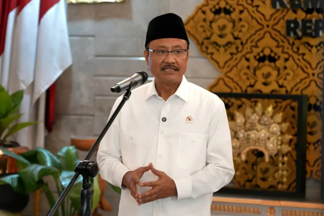 Menteri Sosial Saifullah Yusuf memberi keterangan pers tentang pemecatan pendamping PKH yang melakukan pelanggaran berat