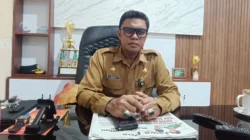 Agustiono Sulasno meninjau kelompok pembudidaya ikan penerima bantuan program fasilitasi sarana produksi perikanan di Sumenep