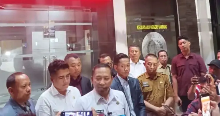 Bupati Sampang Slamet Junaidi diperiksa Kejari Sampang terkait dugaan penggelapan pajak RSUD dr Mohammad Zyn