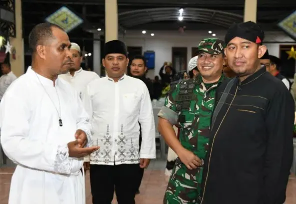 Bupati Sumenep Achmad Fauzi meninjau perayaan Natal di Gereja Katolik Paroki Maria Gunung Karmel Pabian bersama Forkopimda