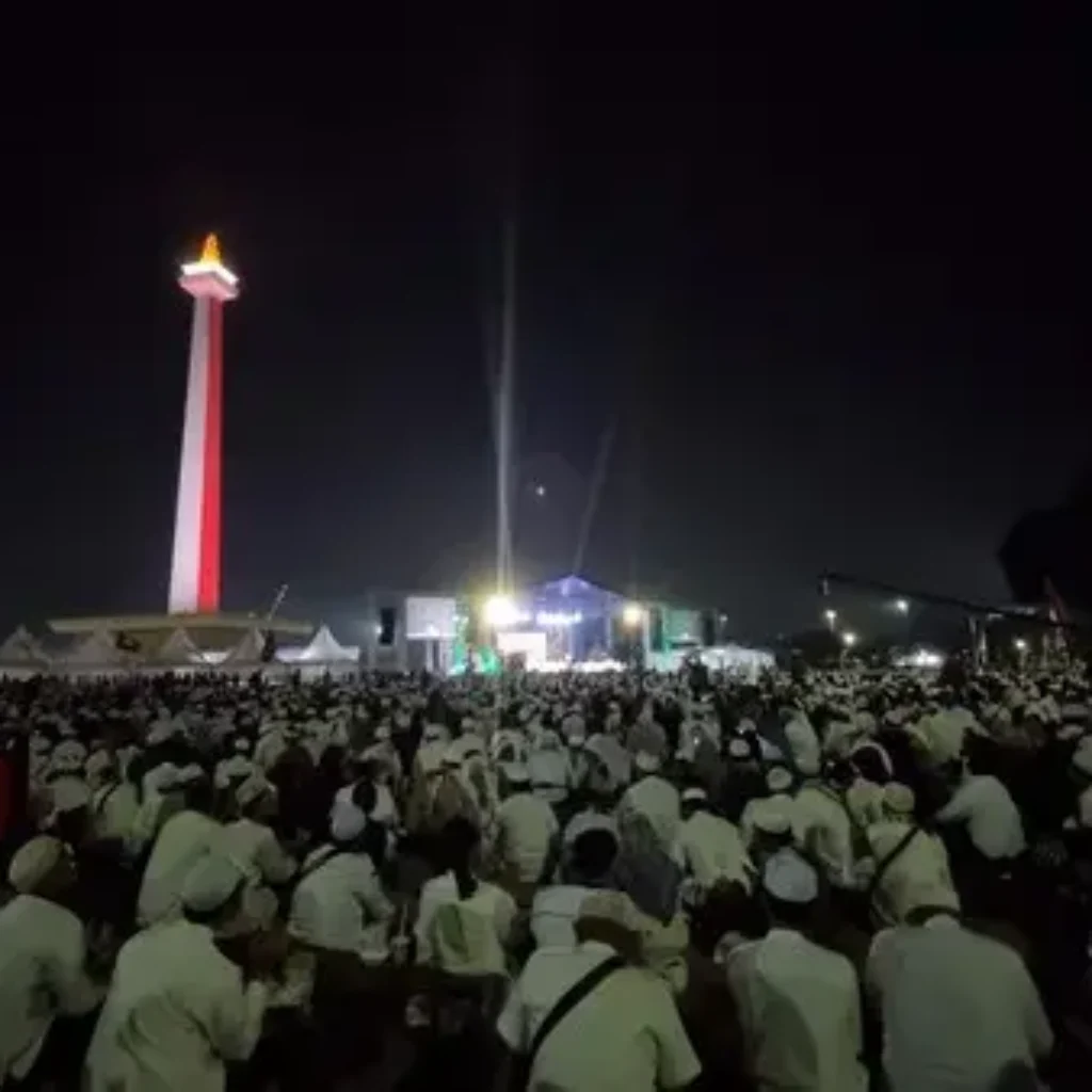Habib Rizieq Shihab berpidato menyerukan revolusi akhlak di Reuni 212 Monas Jakarta
