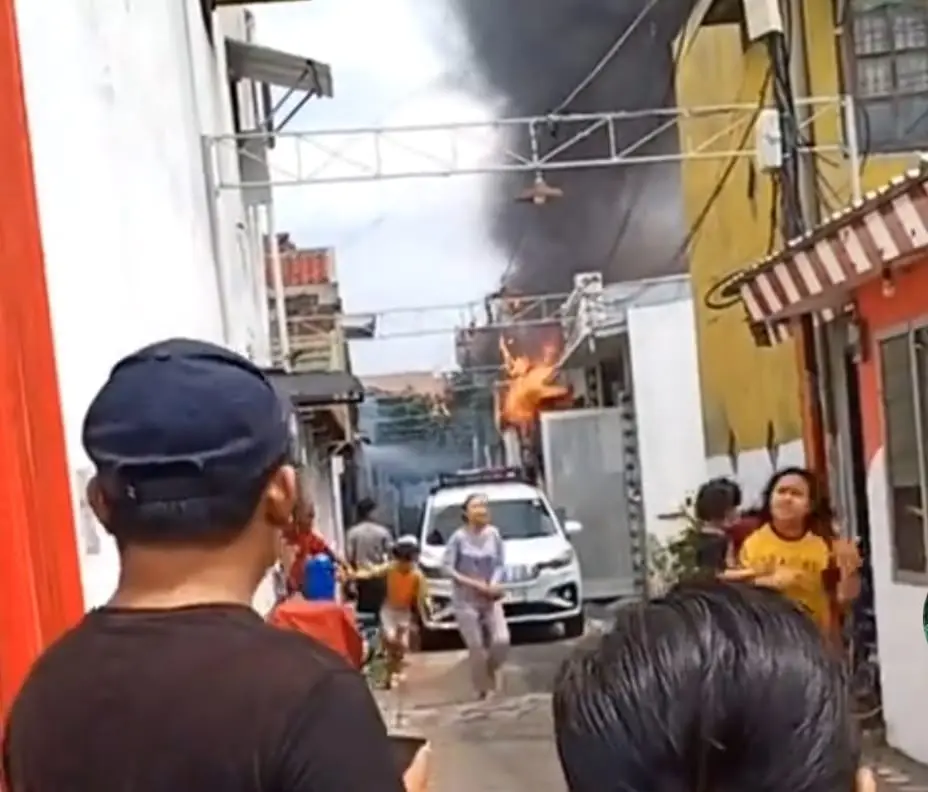Kebakaran Disertai Ledakan Guncang Petemon Surabaya, Diduga Gudang Cat Semprot Terbakar