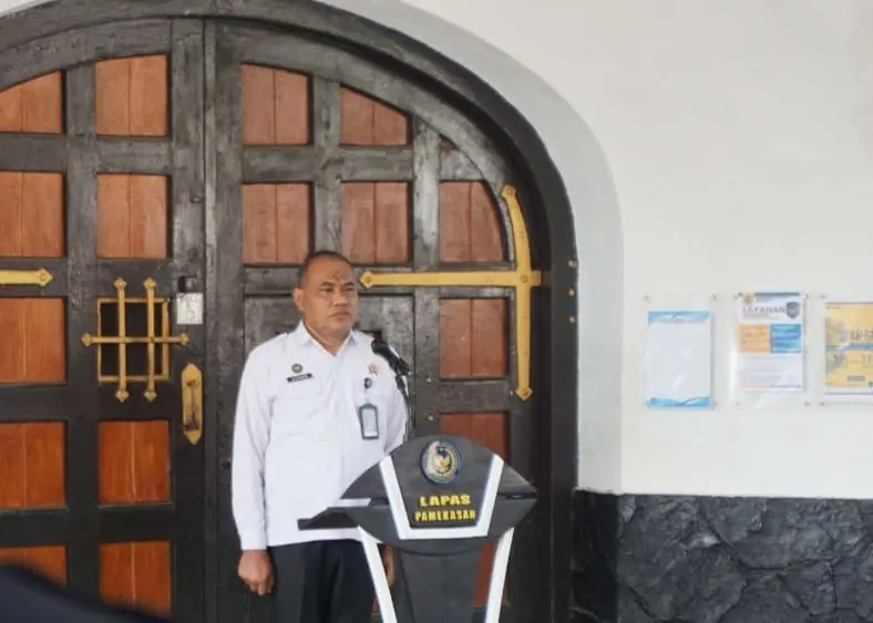 Apel siaga pengamanan Lapas Kelas IIA Pamekasan jelang Natal 2025 dan Tahun Baru 2026 bersama TNI dan Polri