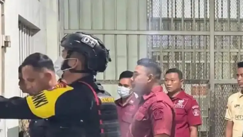 Pemberian remisi Natal 2025 kepada narapidana Kristen di Lapas Kelas IIA Pamekasan Madura