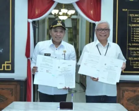 Penandatanganan MoU hibah tanah antara Pemkab Sampang dan Perum BULOG untuk pembangunan infrastruktur pasca panen di Madura