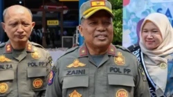 Kepala Satpol PP Surabaya Achmad Zaini menegaskan sanksi berat bagi oknum anggota yang melakukan pungli terhadap PKL Kenjeran