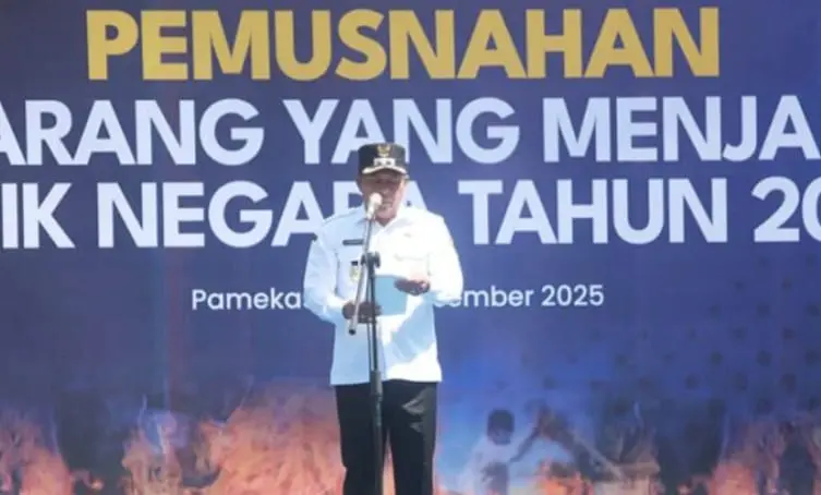 Wakil Bupati Pamekasan H. Sukriyanto menyampaikan permintaan percepatan perizinan pabrik rokok kepada Bea Cukai Madura