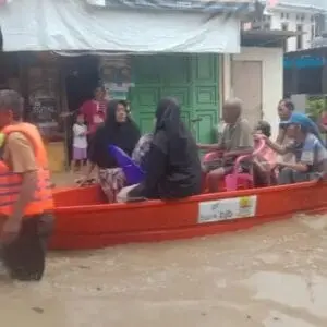 Warga Terdampak Banjir di Kabupaten Cirebon, 22 Desa Terendam