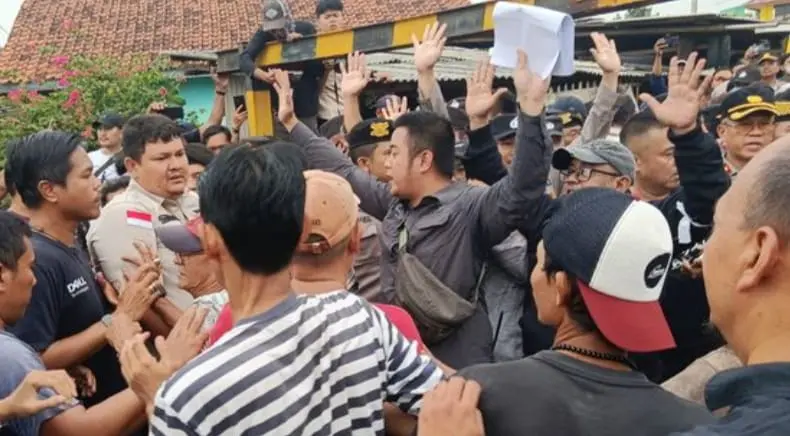 Eksekusi Lahan di Perumahan Puri Asih Bekasi Ricuh, Warga Tolak Pengosongan 12 Rumah