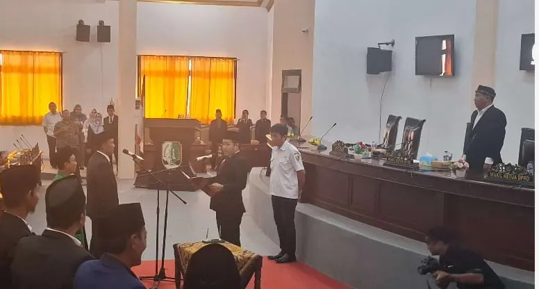 Jauhari Resmi Dilantik PAW DPRD Sampang, Wakili Dapil 2 Hingga 2029
