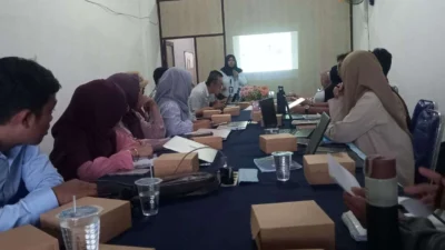pemaparan materi dari sejumlah anggota yayasan
