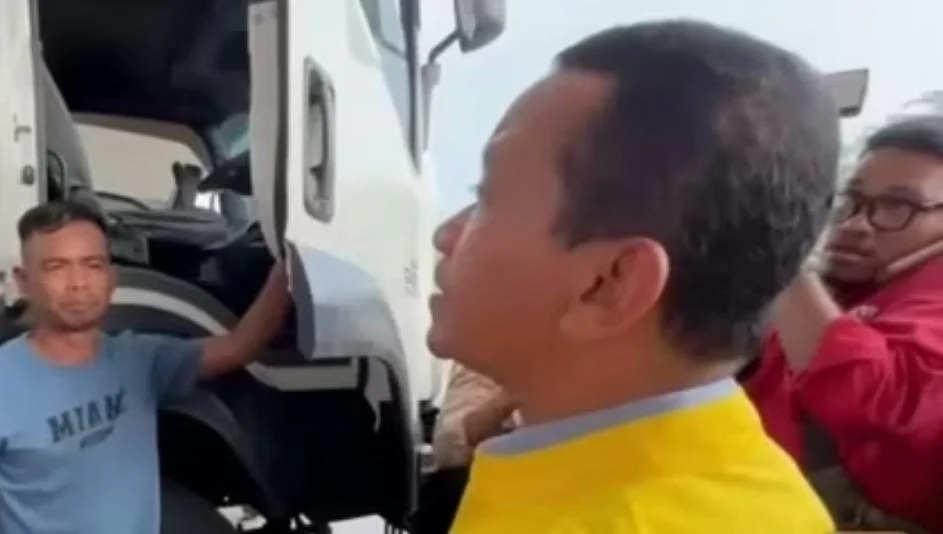 Bahlil Lahadalia meninjau stok BBM di SPBU Karanganyar jelang Idulfitri 1447 H