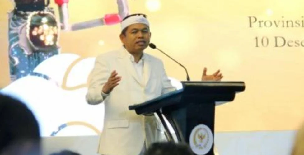 Gubernur Jawa Barat Dedi Mulyadi saat menjelaskan percepatan proyek infrastruktur Jawa Barat