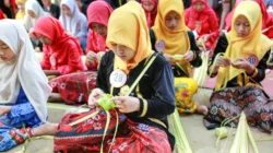 Festival Ketupat 2026 di Pantai Lombang Sumenep dengan kreasi anyaman ketupat unik dan lomba kuliner tradisional