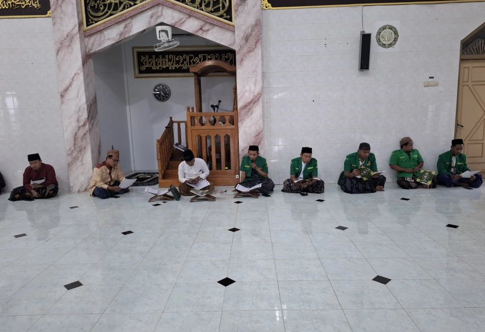 Kegiatan Khotmil Quran GP Ansor Karangbudi bersama pengurus Masjid Husnul Khotimah di Kecamatan Gapura Sumenep
