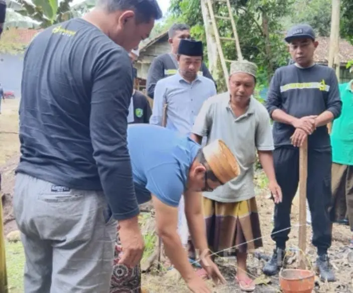 Pengelola MBG Bangkalan Salurkan Keuntungan untuk Bedah Rumah Warga Kurang Mampu