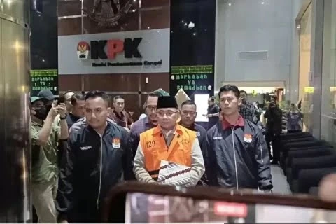 Pemindahan penahanan Gus Yaqut ke Rutan KPK setelah pemeriksaan kesehatan di RS Bhayangkara Jakarta Timur