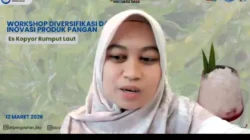 anggota Poklahsar Sumur Tumpang Giligenting mengikuti workshop es kopyor rumput laut