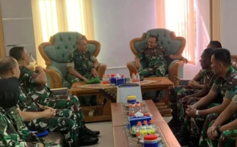 Danyonif TP 837 kunjungi Lanal Batuporon Bangkalan untuk memperkuat sinergi TNI di Madura