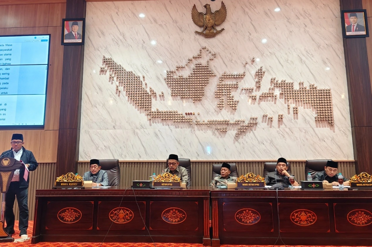 Rapat Paripurna DPRD Sumenep dengan penyampaian hasil Reses II 2026 oleh tujuh fraksi terkait pembangunan daerah