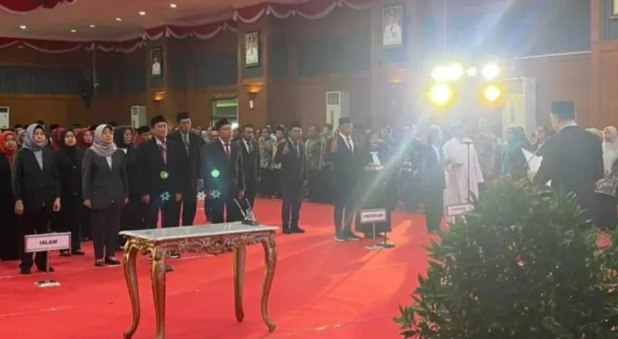 Eri Cahyadi melantik 78 pejabat Pemkot Surabaya April 2026 di Balai Kota Surabaya